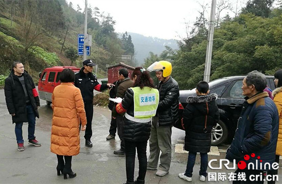 已过审【区县联动】【巴南】巴南区石滩镇：“三个强化”确保春节交通安全【区县联动　列表】石滩镇“三个强化”确保春节交通安全