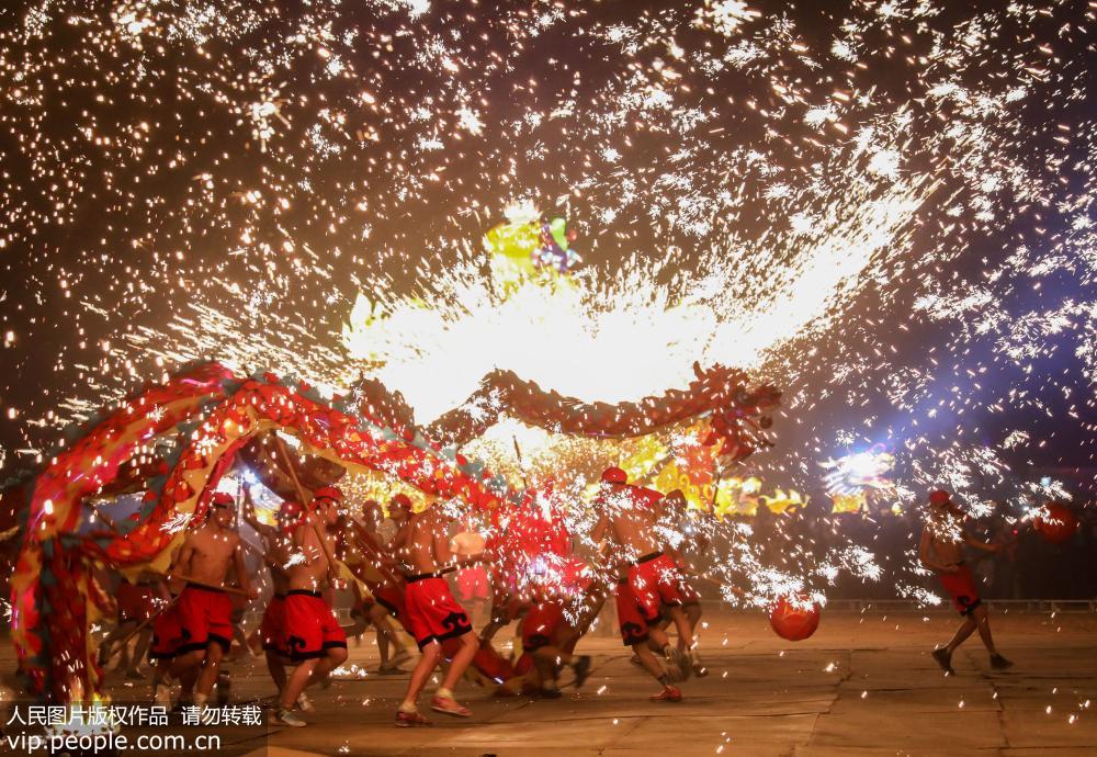 河南永城：火树银花铁花火龙闹新春