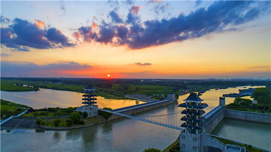 Huai'an Water Interchange Junction Offers Visitors A Great View of Crossing Canals_fororder_01