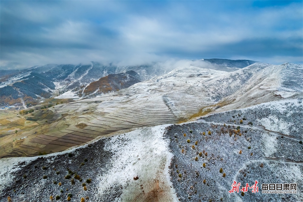 祁连山：漫山秋色犹未尽 白雪妆扮多妖娆_fororder_2