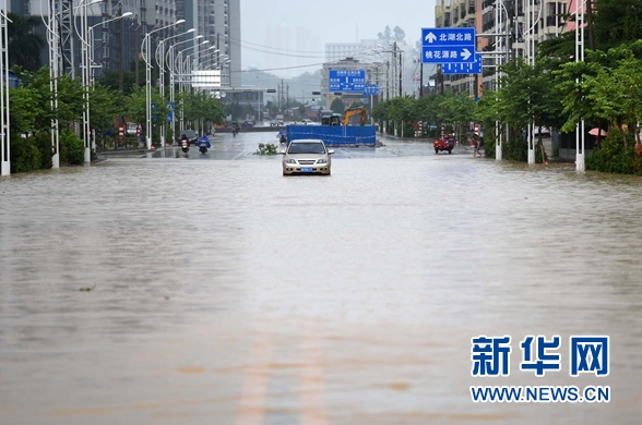 台风“妮妲”余威肆虐 “逢雨必涝”暴露建管问题