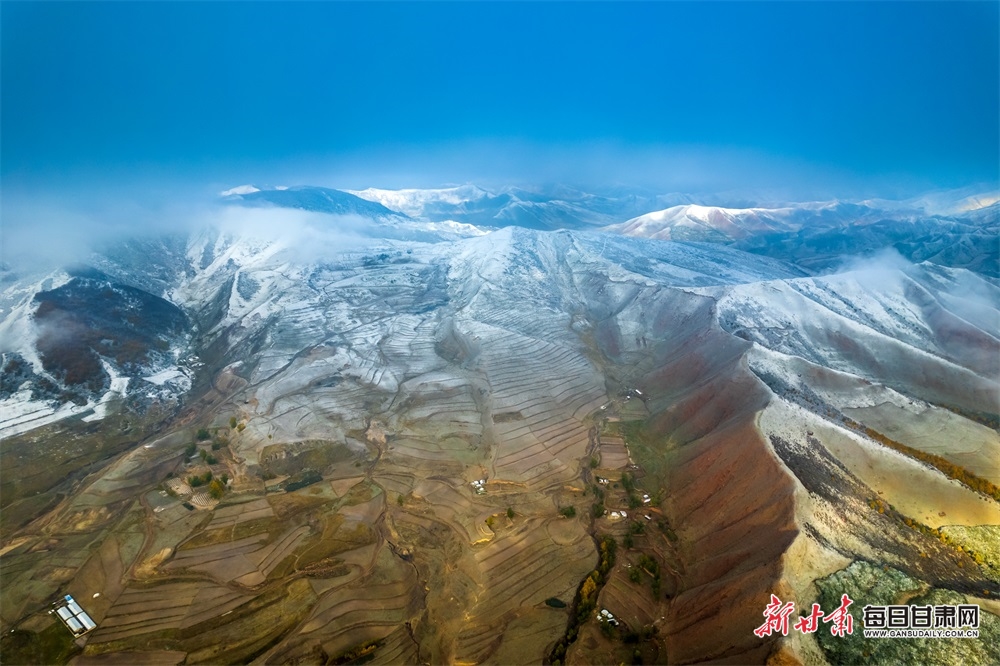 祁连山：漫山秋色犹未尽 白雪妆扮多妖娆_fororder_11