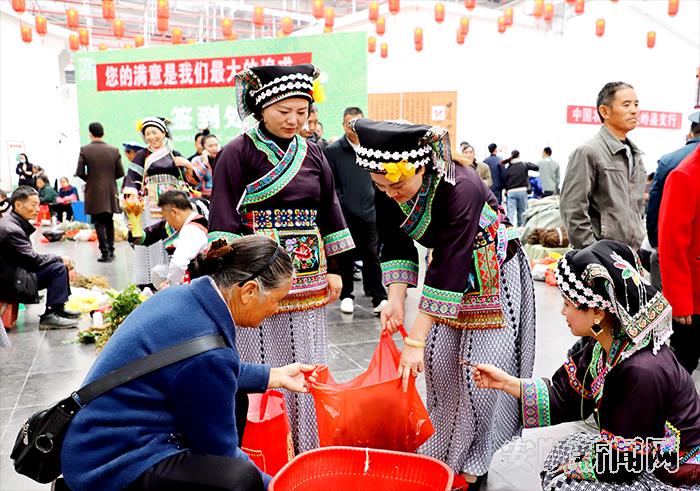 关山索岭药飘香，助农兴产“配良方”——云贵高原道地药材安顺关岭集散中心开市见闻