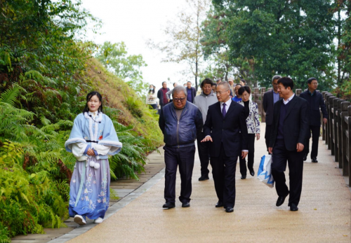 全国诗歌名家走进江西仙女湖采风