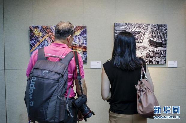 庆祝上海解放70周年摄影展开幕