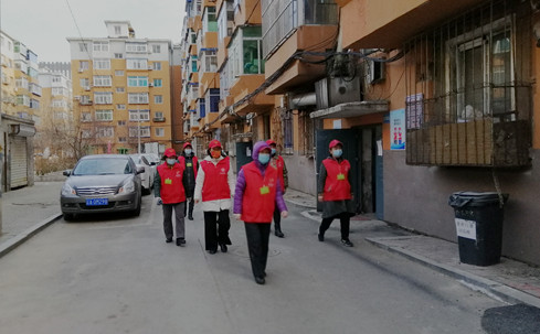 沈阳市和平区民族社区：“九大妈”带着贴心服务走进居民家_fororder_九大妈1_副本