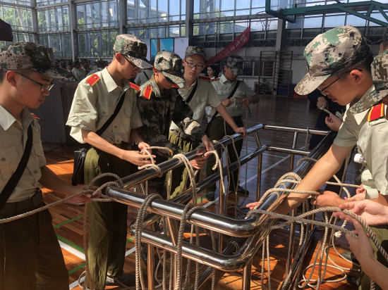 【科教 图文】重庆大学举行2019新生消防教育活动【内容页标题】“体验式”安全教育新探索 重庆大学举行2019新生消防教育活动