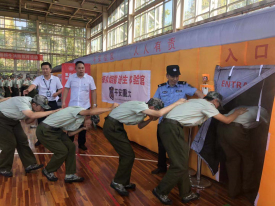 【科教 图文】重庆大学举行2019新生消防教育活动【内容页标题】“体验式”安全教育新探索 重庆大学举行2019新生消防教育活动