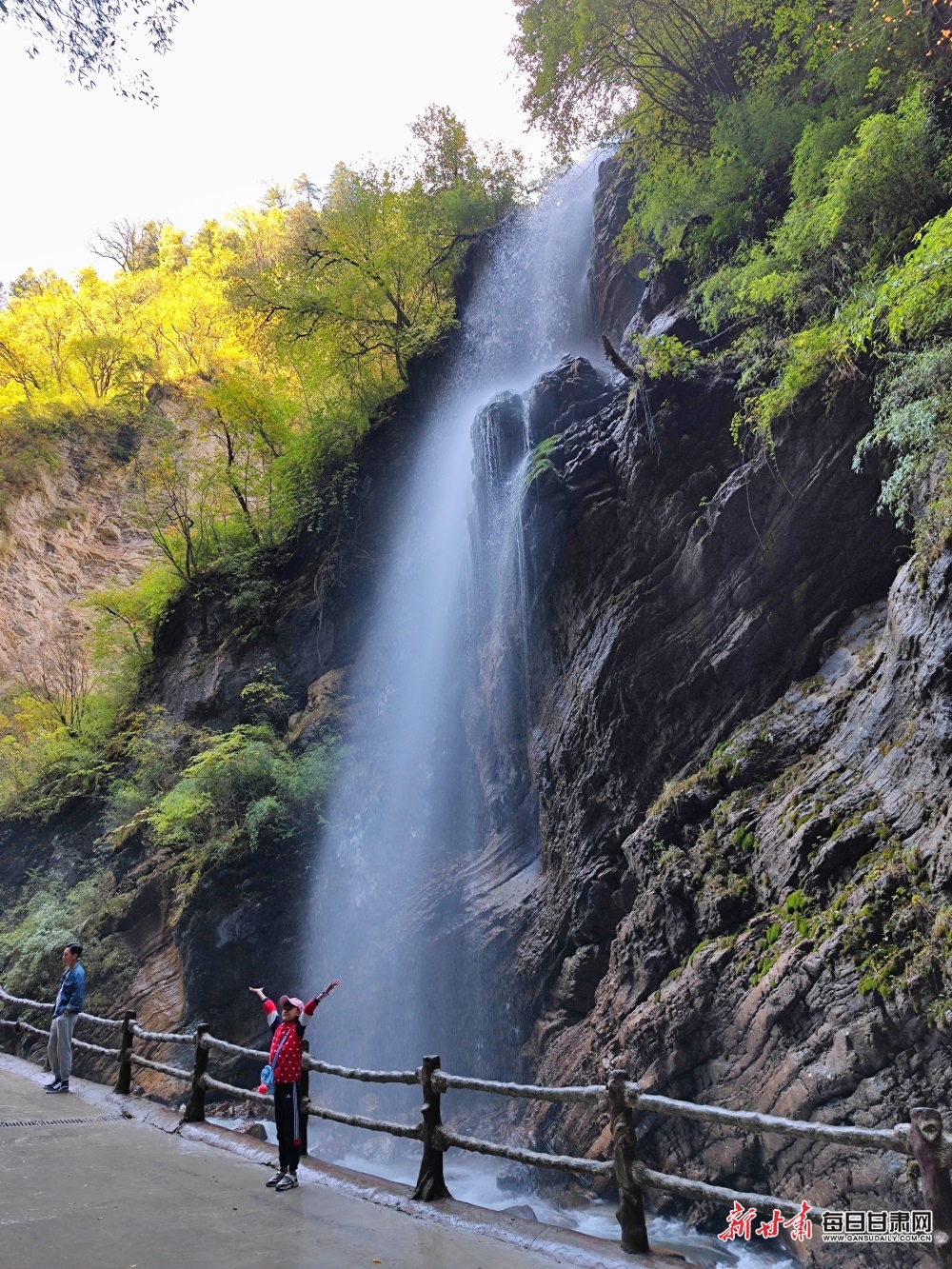 【大美甘肃】陇南：秋末冬初，官鹅沟风景这边独好