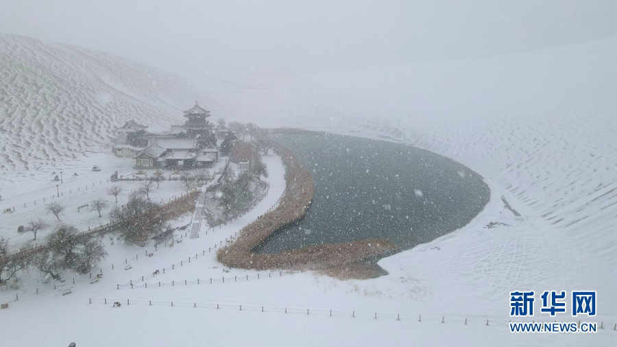 【轮播图】雪落鸣沙山月牙泉_fororder_1