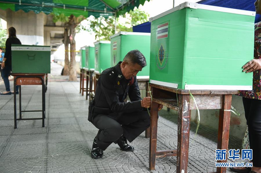 泰国举行新宪法草案公投