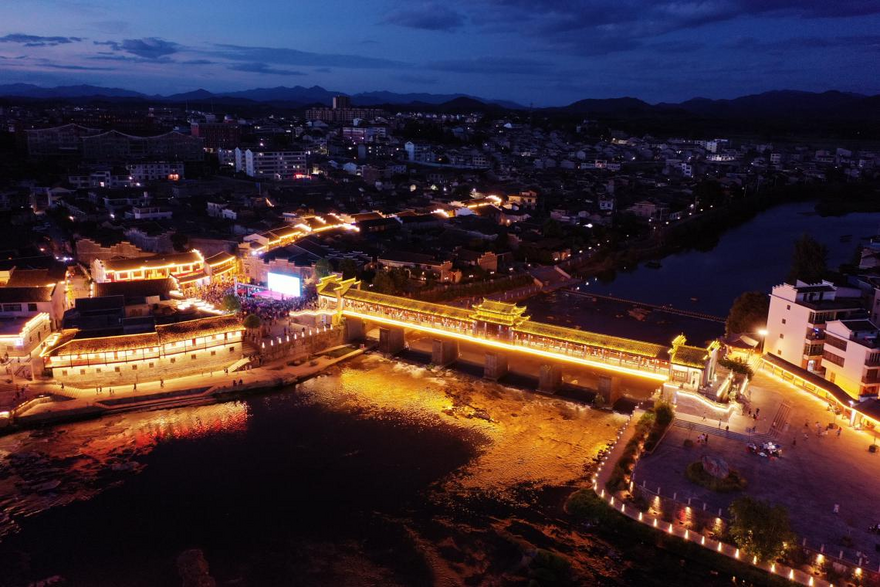 Electricity Illuminating Old Town Tourism in Lichuan County_fororder_图片1