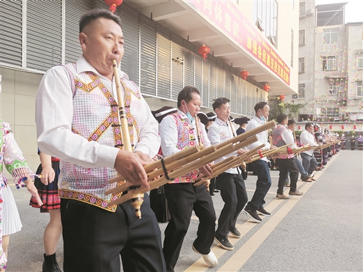 广西西林：阵阵民族风 片片乡愁情