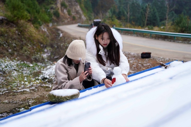 广西：高寒山区白雪皑皑现绝美风景