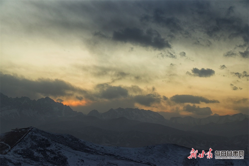 【轮播】武威天祝乌鞘岭现“霞铺云”景观_fororder_2