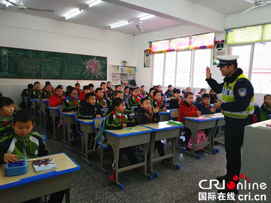 已过审【法制安全】开学第一课 秀山警方进校园话安全