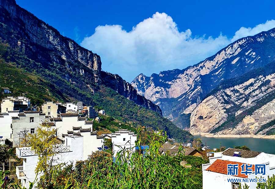 湖北秭归：西陵峡村初冬美