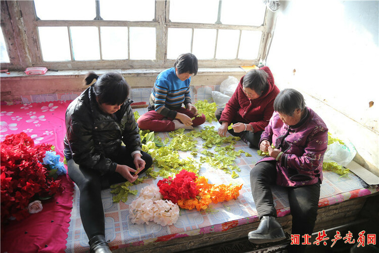 河北迁安：农民冬闲扎出增收致富幸福花