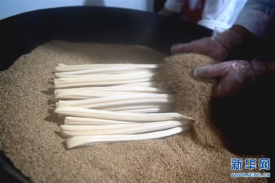 焦作沁阳：传统芝麻糖 香味飘四方