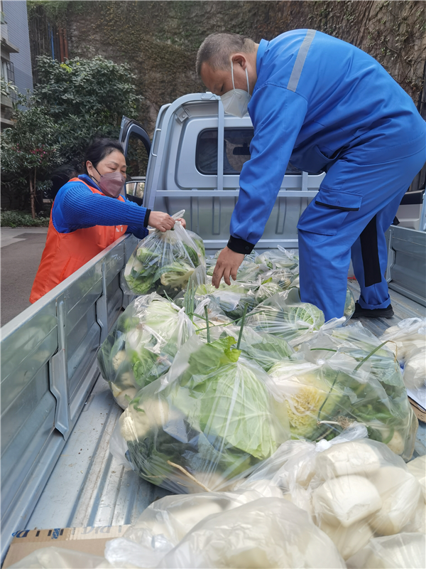 【筑心抗疫 师者同行】四川外国语大学：疫情不止保供不停 惠民保供暖人心_fororder_图片2