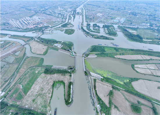 Huai'an Water Interchange Junction Offers Visitors A Great View of Crossing Canals_fororder_02