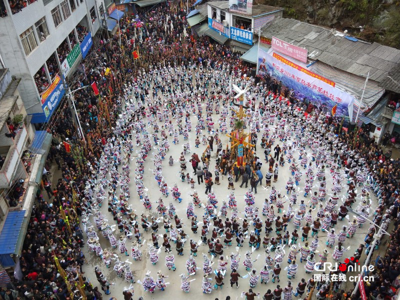 【待审核】【焦点图】【八桂大地、八桂大地-柳州】【旅游文体】桂黔苗胞共庆苗族百鸟衣芦笙拉鼓节