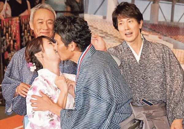 好繁杂!深田恭子遭伊原大叔强吻 佐佐木忙护花