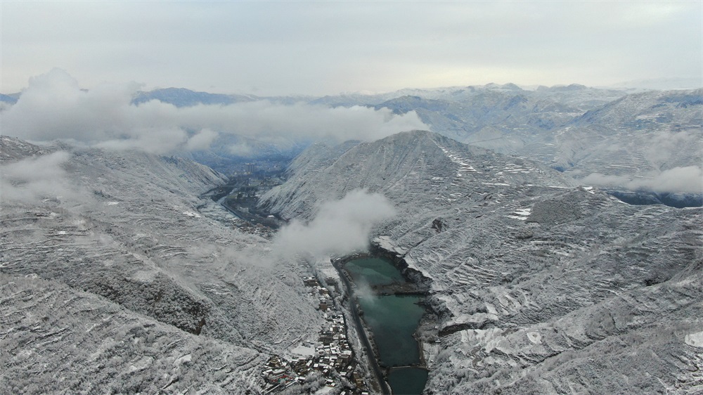 【轮播图】陇南：湖绿村静云绕 雪后官鹅沟水墨画一般_fororder_3