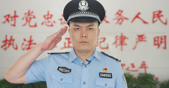 【原创】重庆铜梁最美民警王栎：打击破案当尖兵 治安先锋勇担当_fororder_微信图片_20221123165122