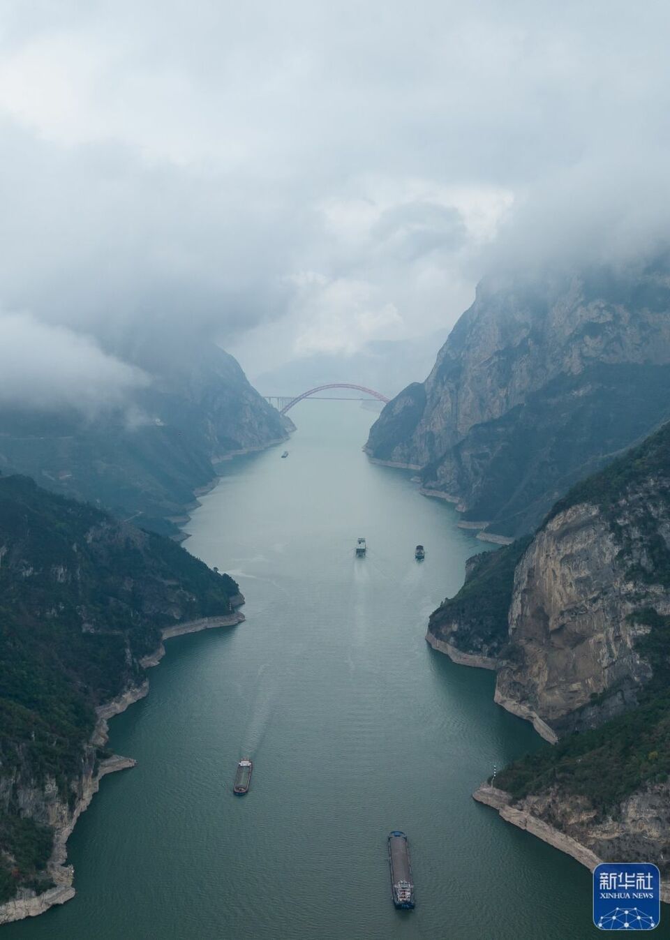 湖北宜昌：烟雨三峡