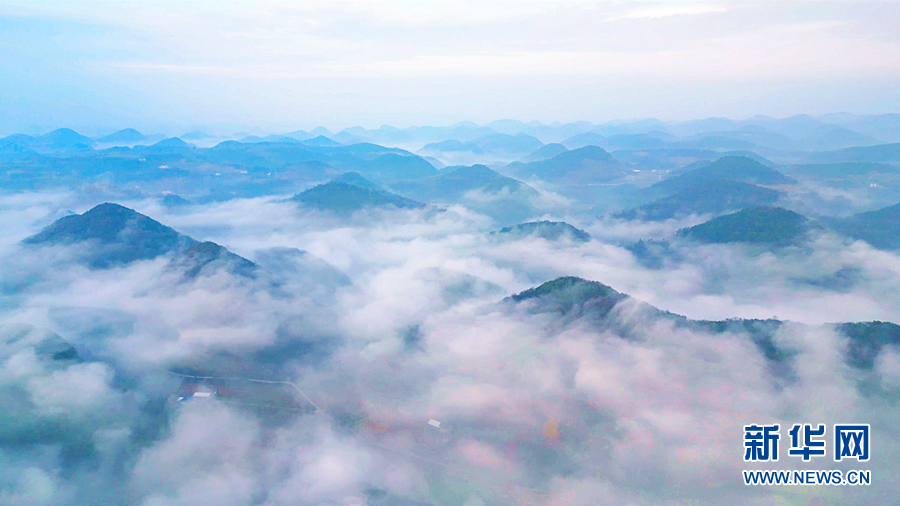 湖北鹤峰：“云中公路”串起高山好风光