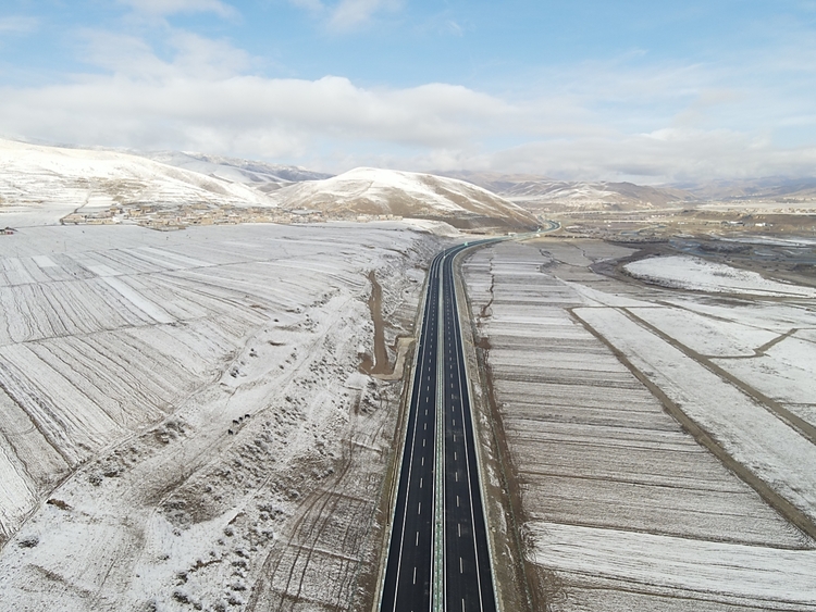 （转载）奋战雪域高原 年内高速公路将连接四川和青海