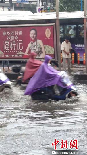 昆明主城又遭暴雨“袭城” 1小时最大降雨量达40毫米