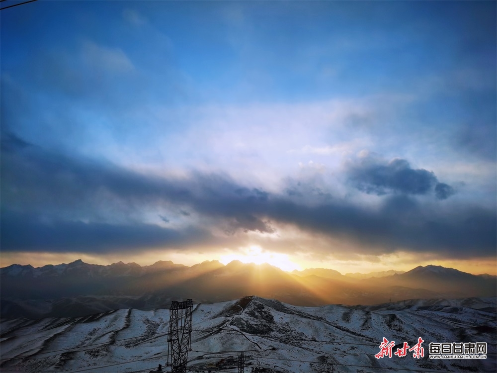 【轮播】武威天祝乌鞘岭现“霞铺云”景观_fororder_5