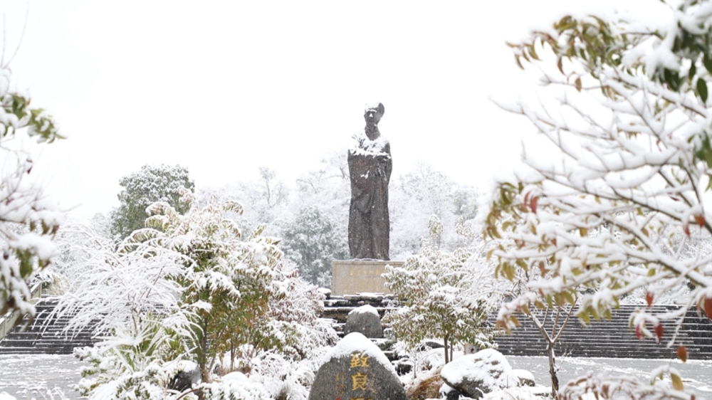 贵州多地迎降雪 白色大地景色美_fororder_微信图片_20221229114043