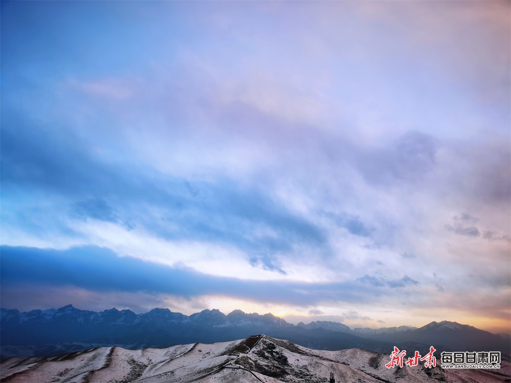 【轮播】武威天祝乌鞘岭现“霞铺云”景观_fororder_3