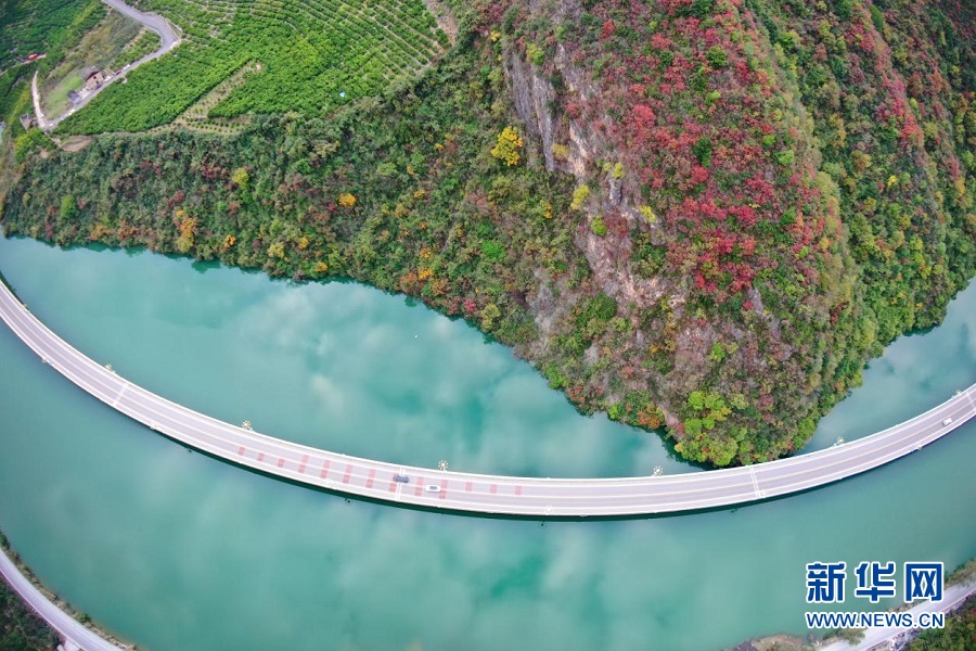 湖北兴山：“水上公路”冬景斑斓