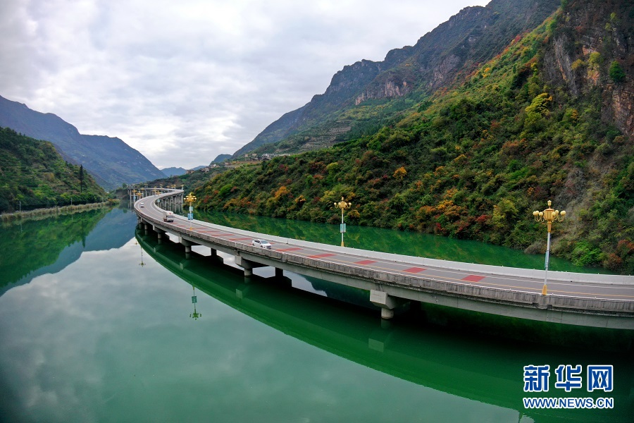 湖北兴山：“水上公路”冬景斑斓