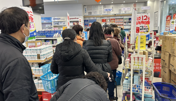 杭州：感冒类药品需求旺盛 药店、平台全力保供给_fororder_1670244650573_638de92a159bb86fa9919d18