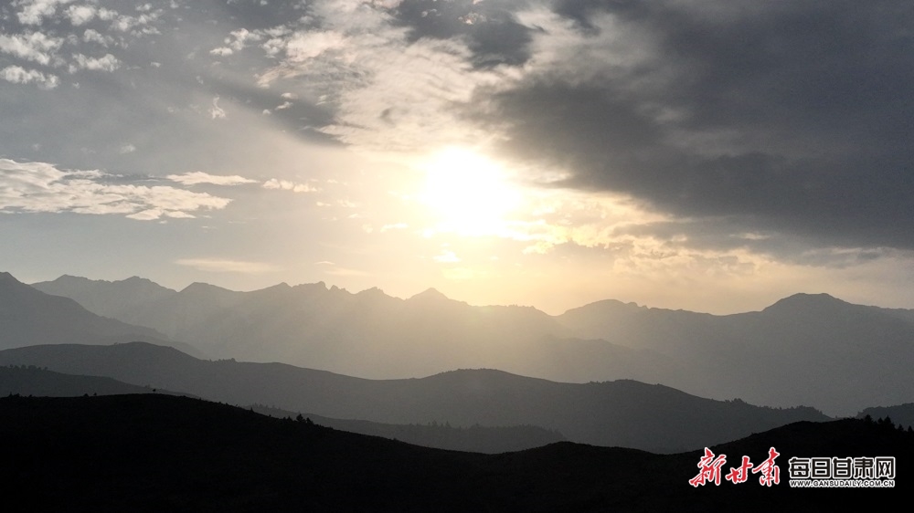 【武威】武威天祝：祁连披霞若锦绣 马牙雪山傲群峰_fororder_2