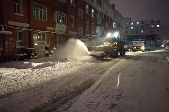 图片默认标题_fororder_550连夜清理道路积雪。