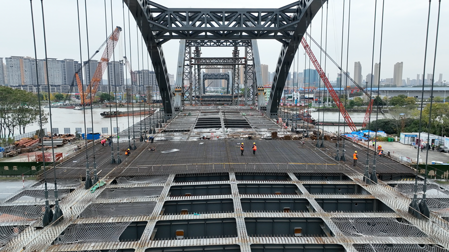 京杭大运河江苏无锡段跨度最大的桥梁主拱完成合龙_fororder_LOCAL1670283429296KTK0E8A2JB