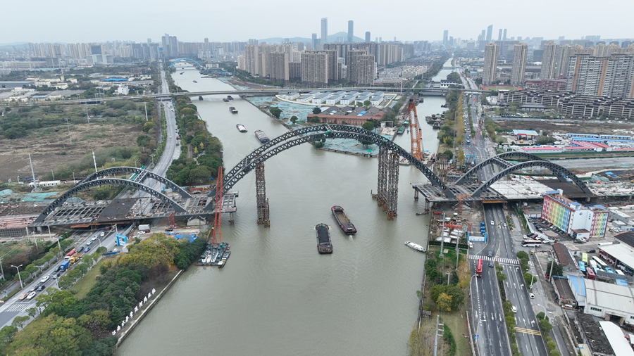 京杭大运河江苏无锡段跨度最大的桥梁主拱完成合龙_fororder_LOCAL167028342936837V3I8N05H