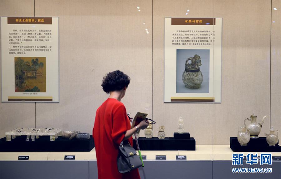 【考古  显示图在稿件最下方】契丹水晶臻品特展在西安半坡展出