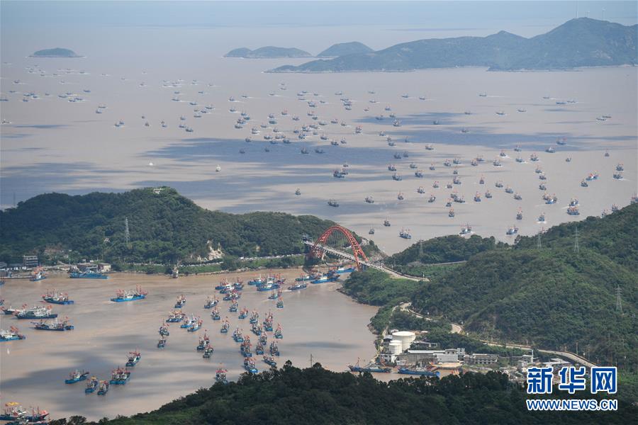 东海伏季休渔结束 浙江象山千艘渔船整装出海