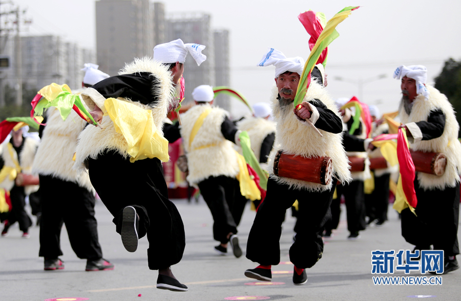 西安：敲起锣鼓耍“热闹” 喜庆元宵节