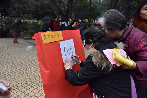 【区县联动】【大渡口】大渡口：游园项目趣味儿足 居民欢乐闹元宵【区县联动　列表】大渡口：游园项目趣味儿足