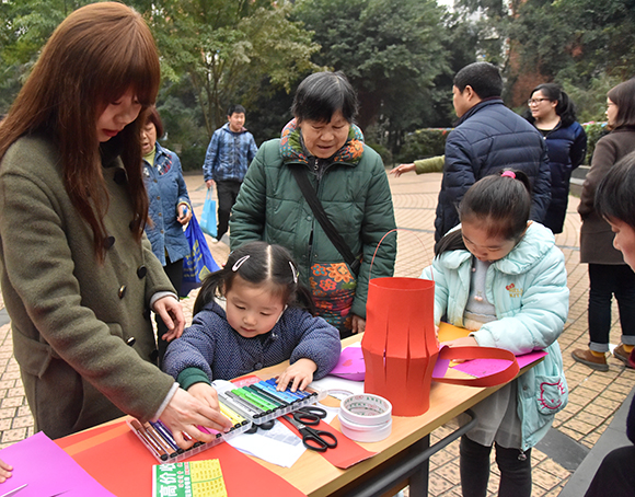 【区县联动】【大渡口】大渡口：游园项目趣味儿足 居民欢乐闹元宵【区县联动　列表】大渡口：游园项目趣味儿足