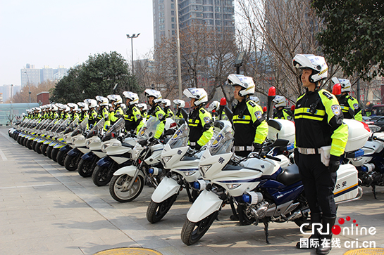 西安交警开展春季道路交通秩序百日大整治行动 铁腕治理交通“乱”象_fororder_交警2