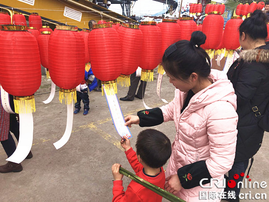 已过审【社会民生】花灯会、猜灯谜 涪陵红酒小镇举办传统节庆活动